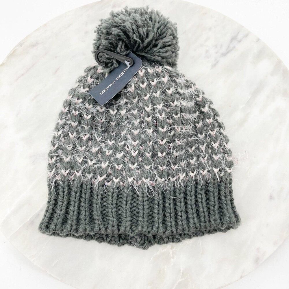 Melrose And Market‎ Gray Pink Fuzzy Knit Pom Fashion Beanie NWT